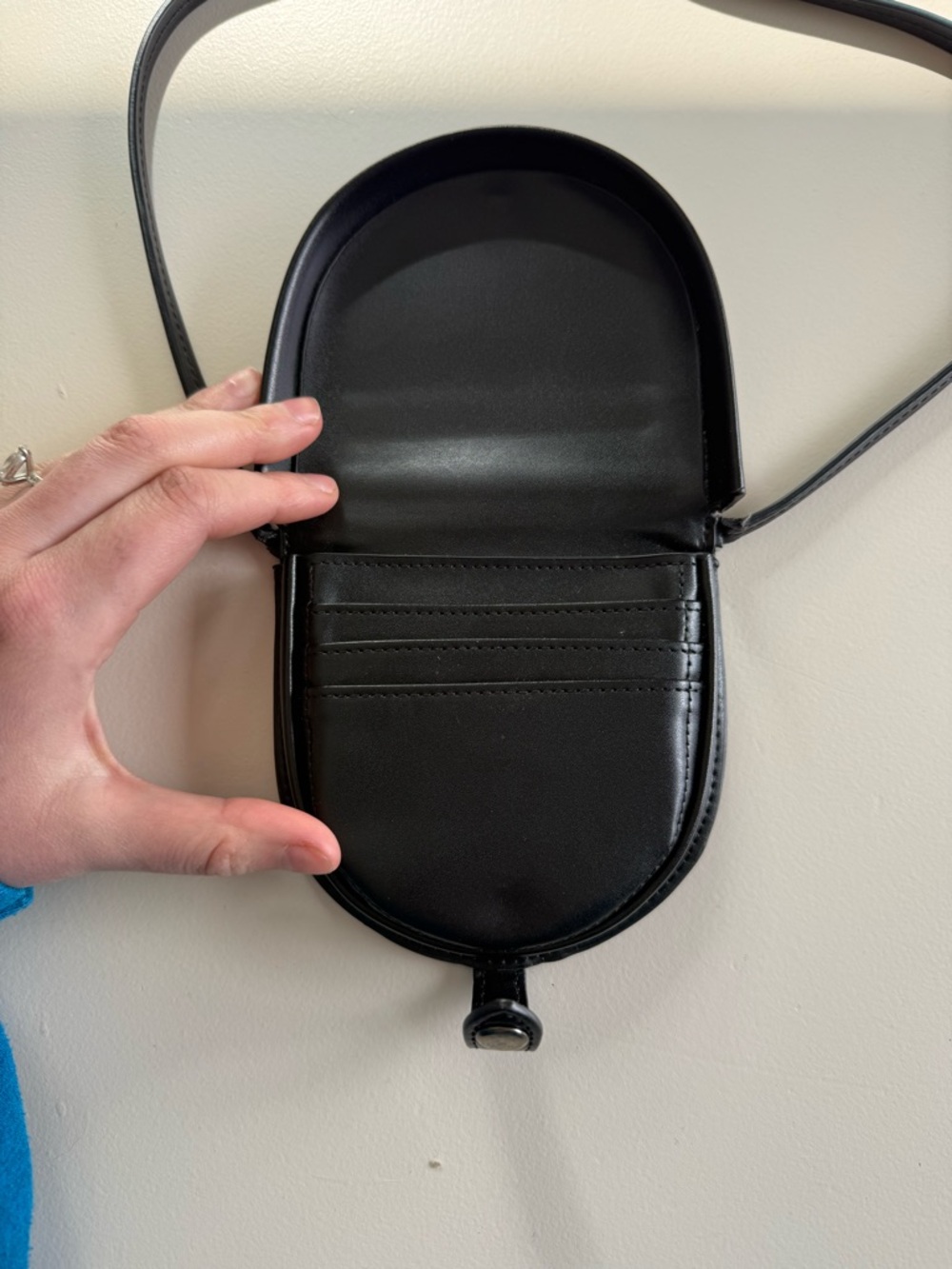 Minimal Crossbody Saddle Bag - Black - Picture 3 of 7